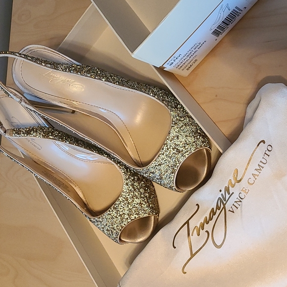 Vince Camuto "Imagine" Pavi-style platform heels s.8 - Picture 5 of 7